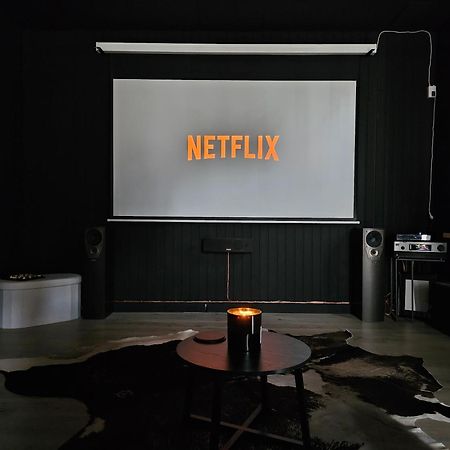 Black Box Cinema Appartement Avec Balneo Epinal Bagian luar foto