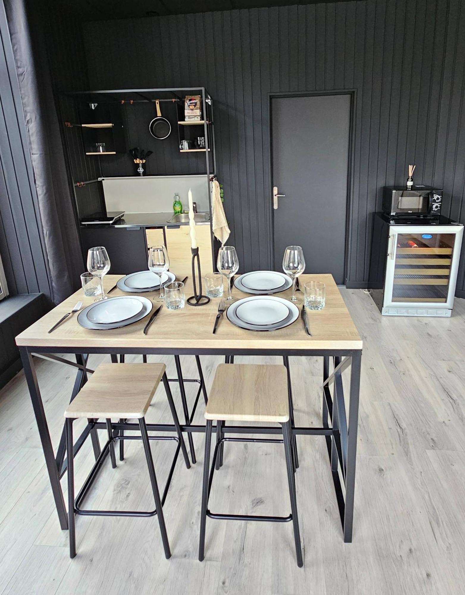 Black Box Cinema Appartement Avec Balneo Epinal Bagian luar foto