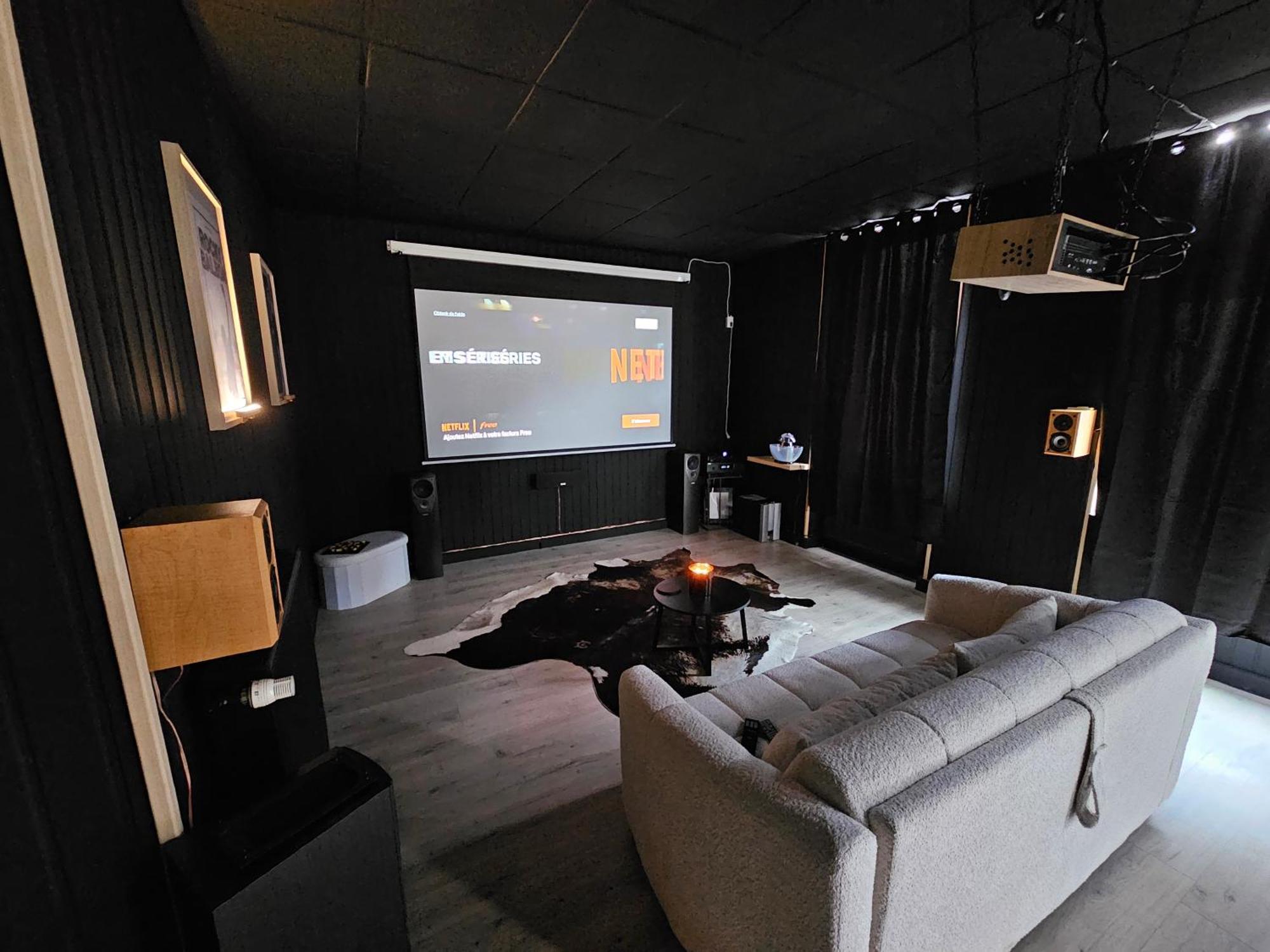 Black Box Cinema Appartement Avec Balneo Epinal Bagian luar foto