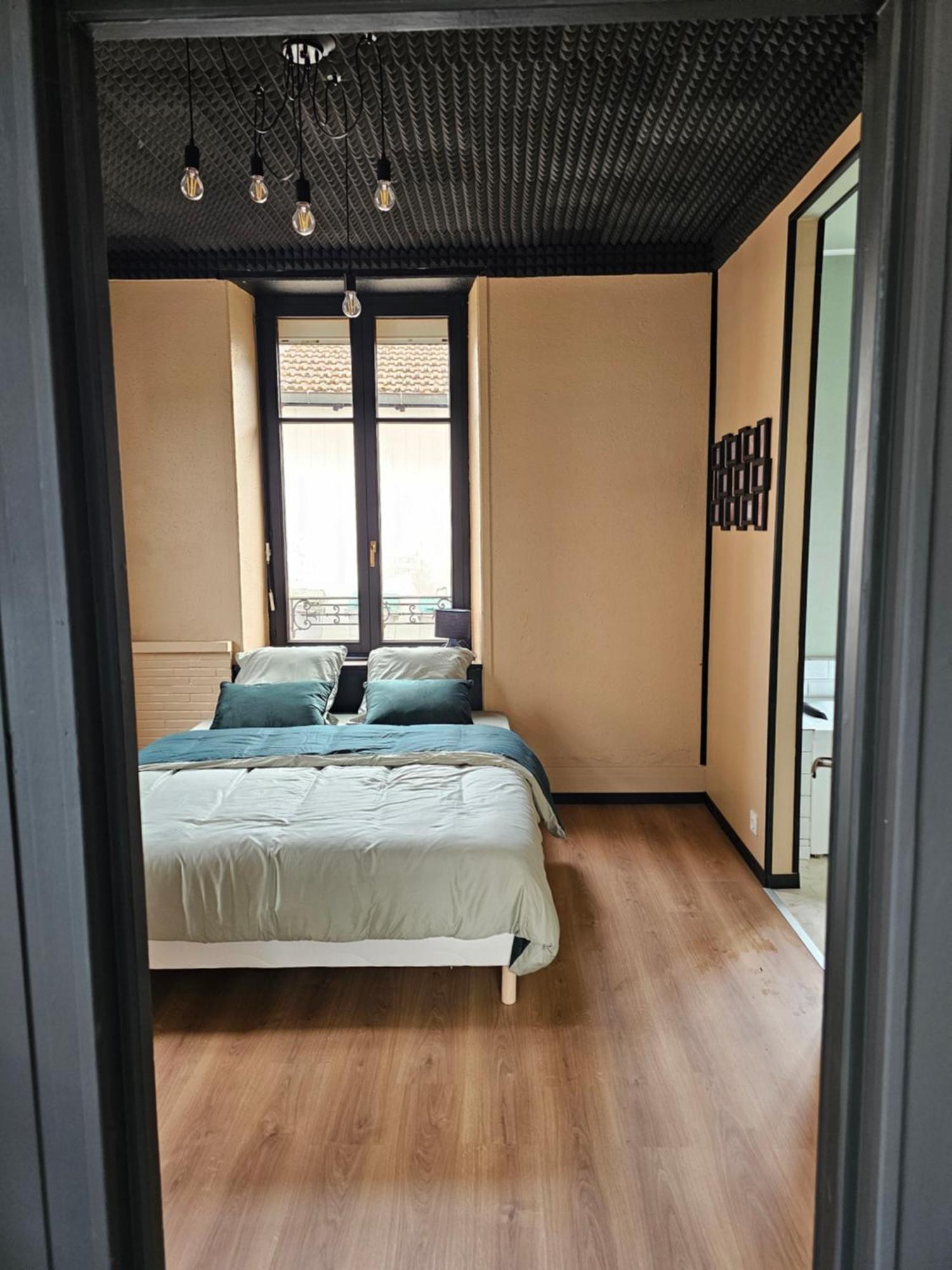 Black Box Cinema Appartement Avec Balneo Epinal Bagian luar foto