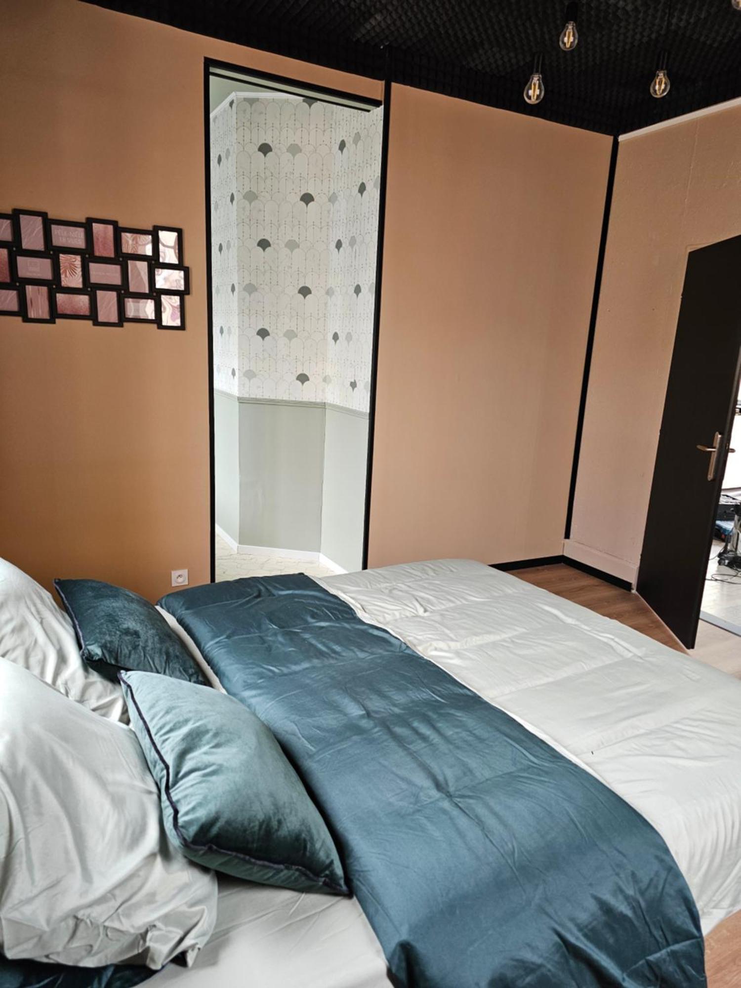 Black Box Cinema Appartement Avec Balneo Epinal Bagian luar foto