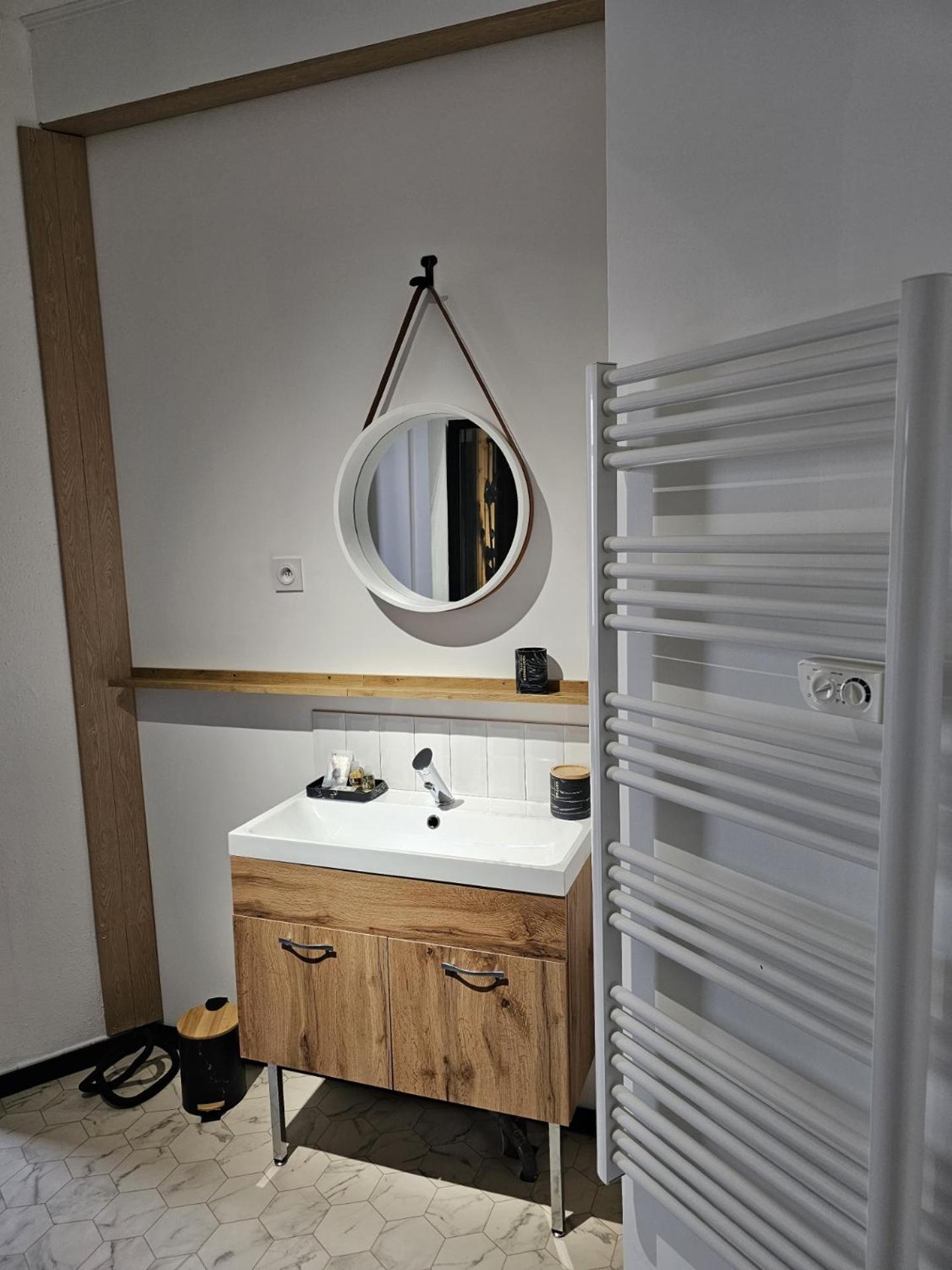 Black Box Cinema Appartement Avec Balneo Epinal Bagian luar foto
